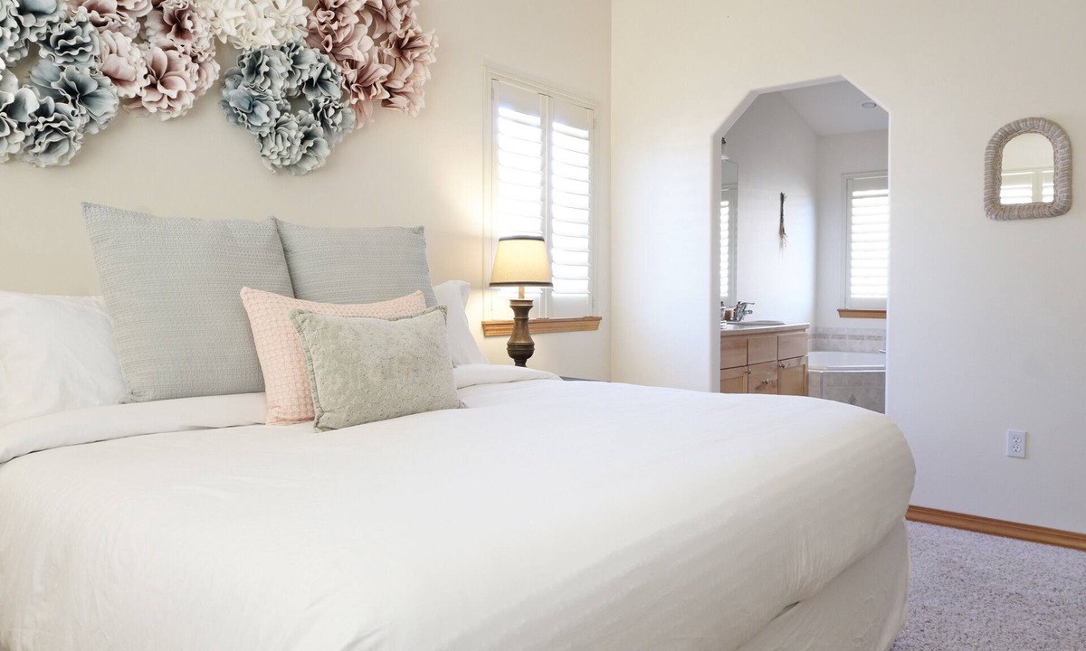 Sandpoint House | Spacious, Clean Home in Town w/King En Suite & Hot Tub