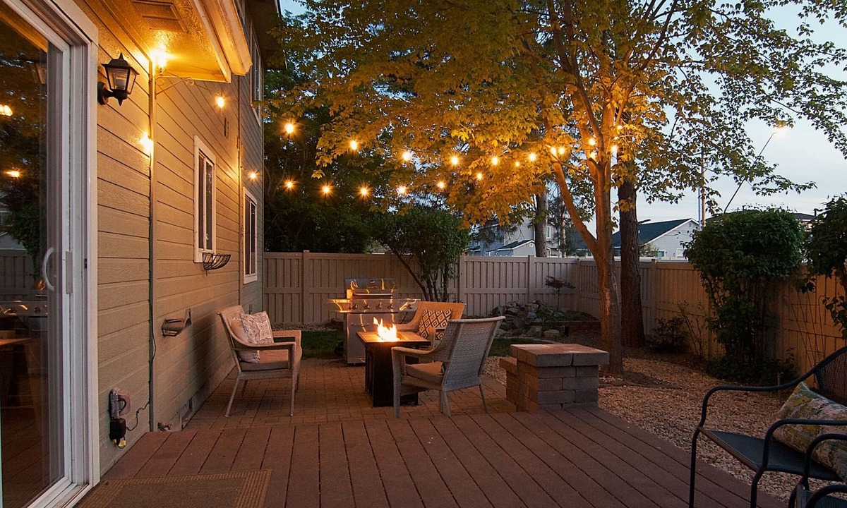 Meridian House | Spacious Getaway, Perfect for Groups, Fire pit, BBQ, 70" TV, near The Village, TopGolf, Parks