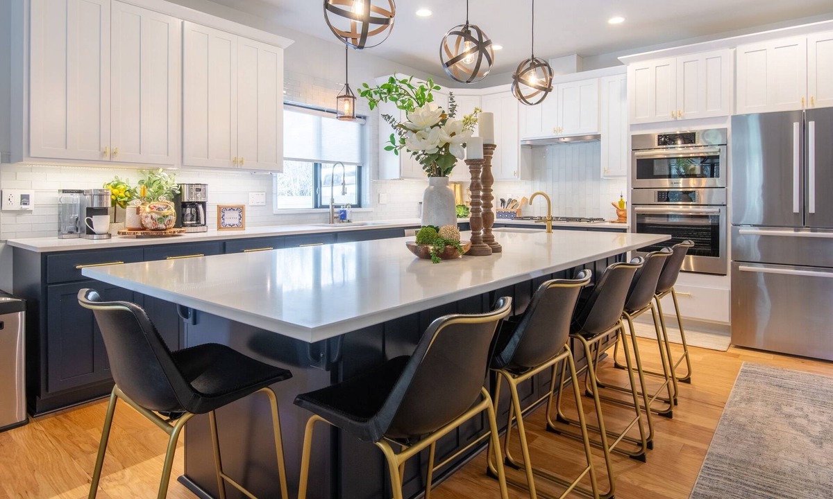Coeur d'Alene House | Spacious, Immaculate 4350 sq ft Home Amazing Kitchen