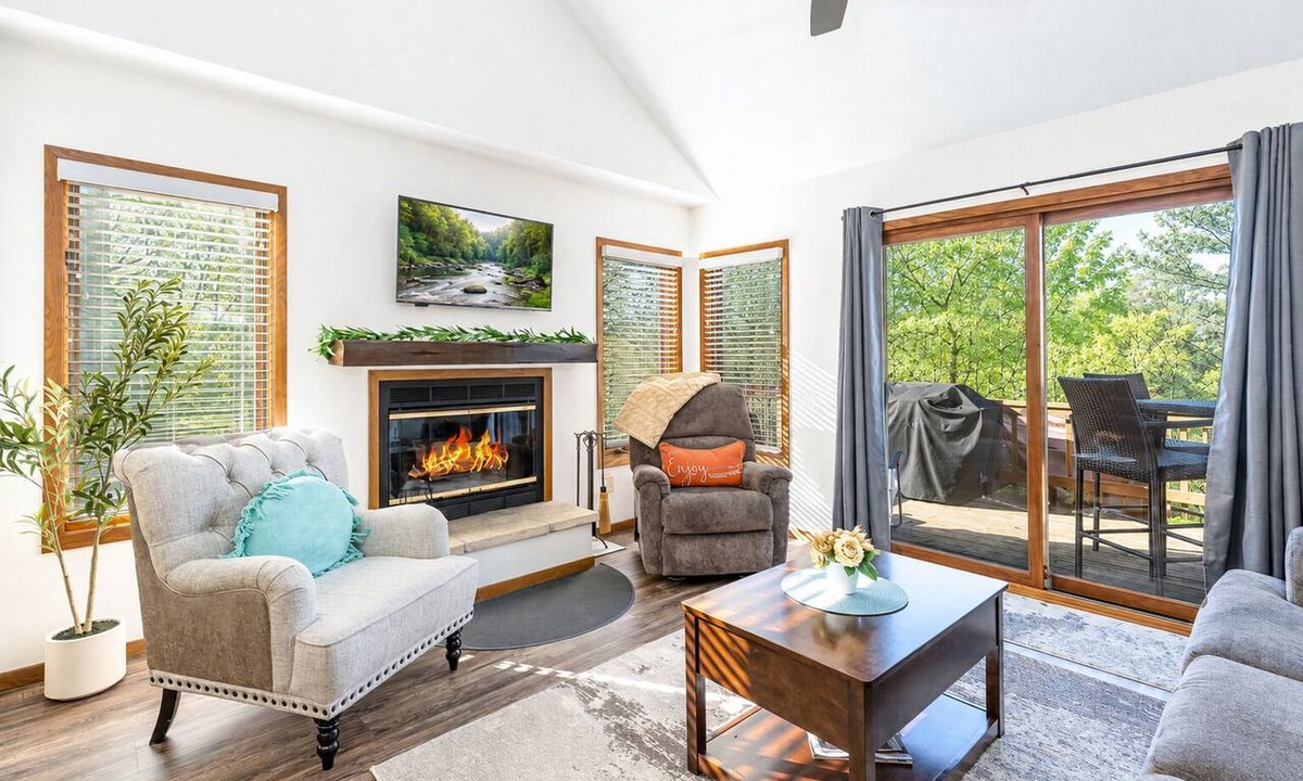 The Galena Territory House | Spacious, King Beds, Pool steps away, Near Golf, Spa