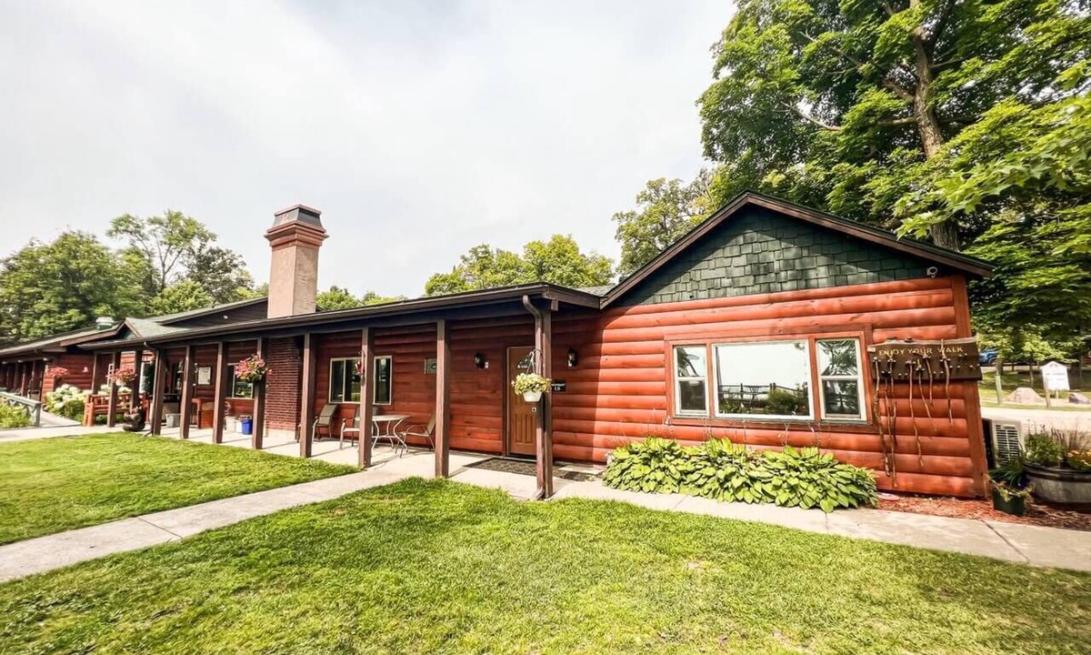 Puposky Cabin | Spacious Lakefront Getaway - Perfect for Families & Events