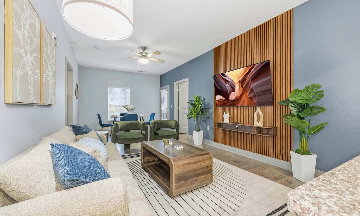 Downtown Indianapolis Apartment | Spacious Modern 2BR | Free Parking | Near City Center