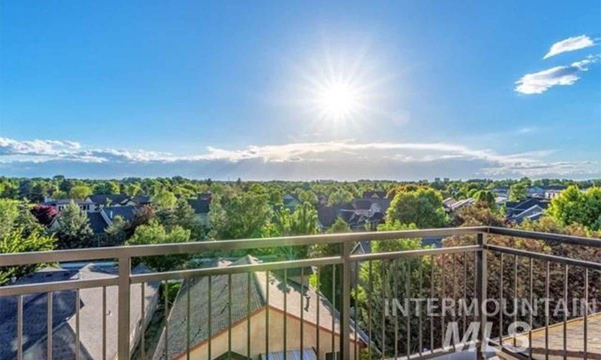 East End House | Spacious & Modern ~ Free E-Bikes ~ Pet-Friendly ~ Prime East End Location