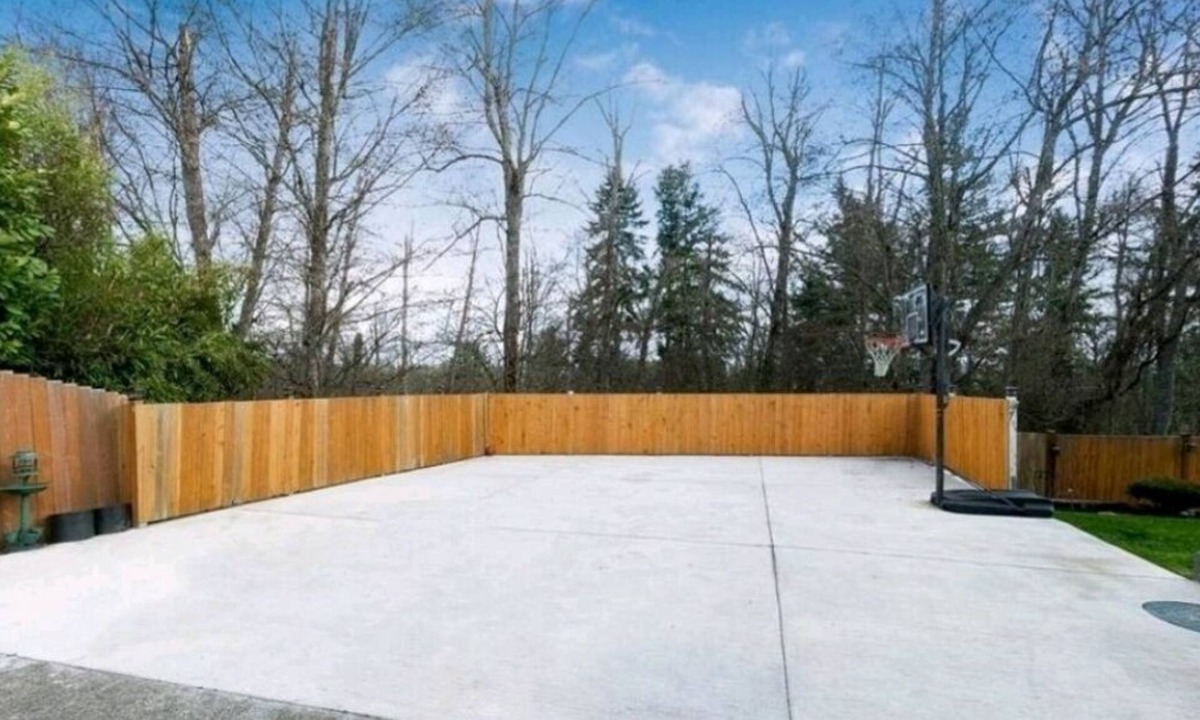 South Hill House | Spacious Puyallup Home with Hot Tub, Game Room & EV Charger Near JBLM
