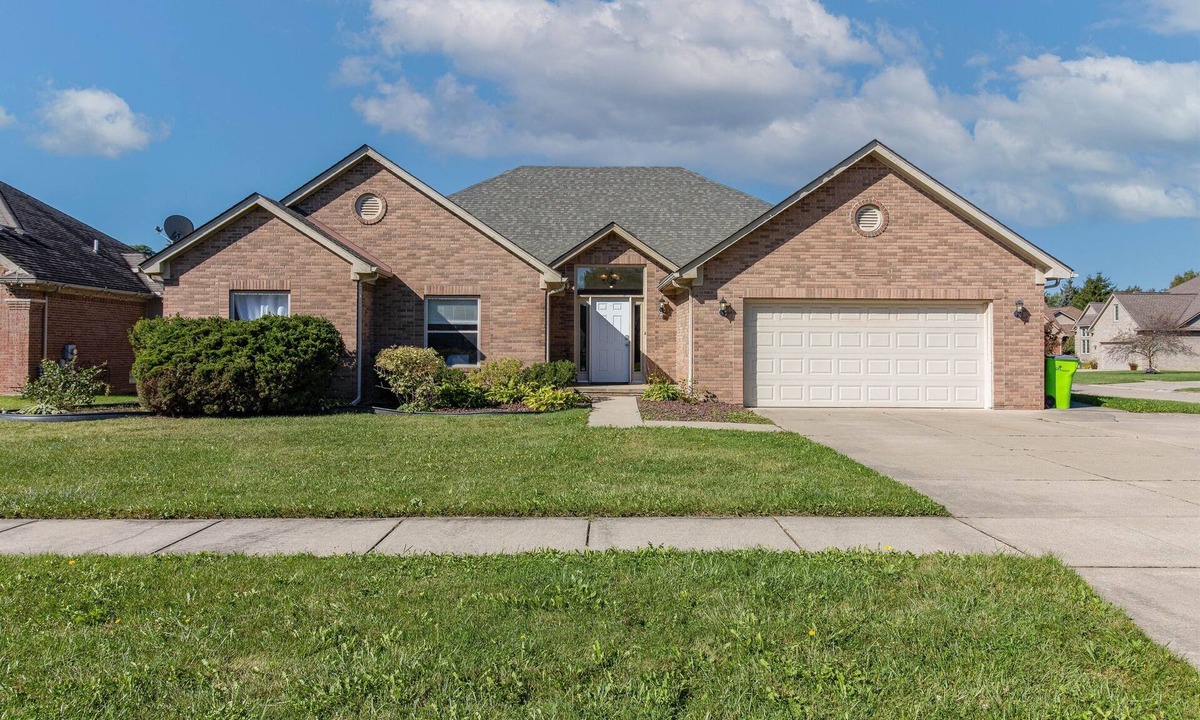 New Baltimore House | Spacious Ranch with 4BR/2BA – Prime Location