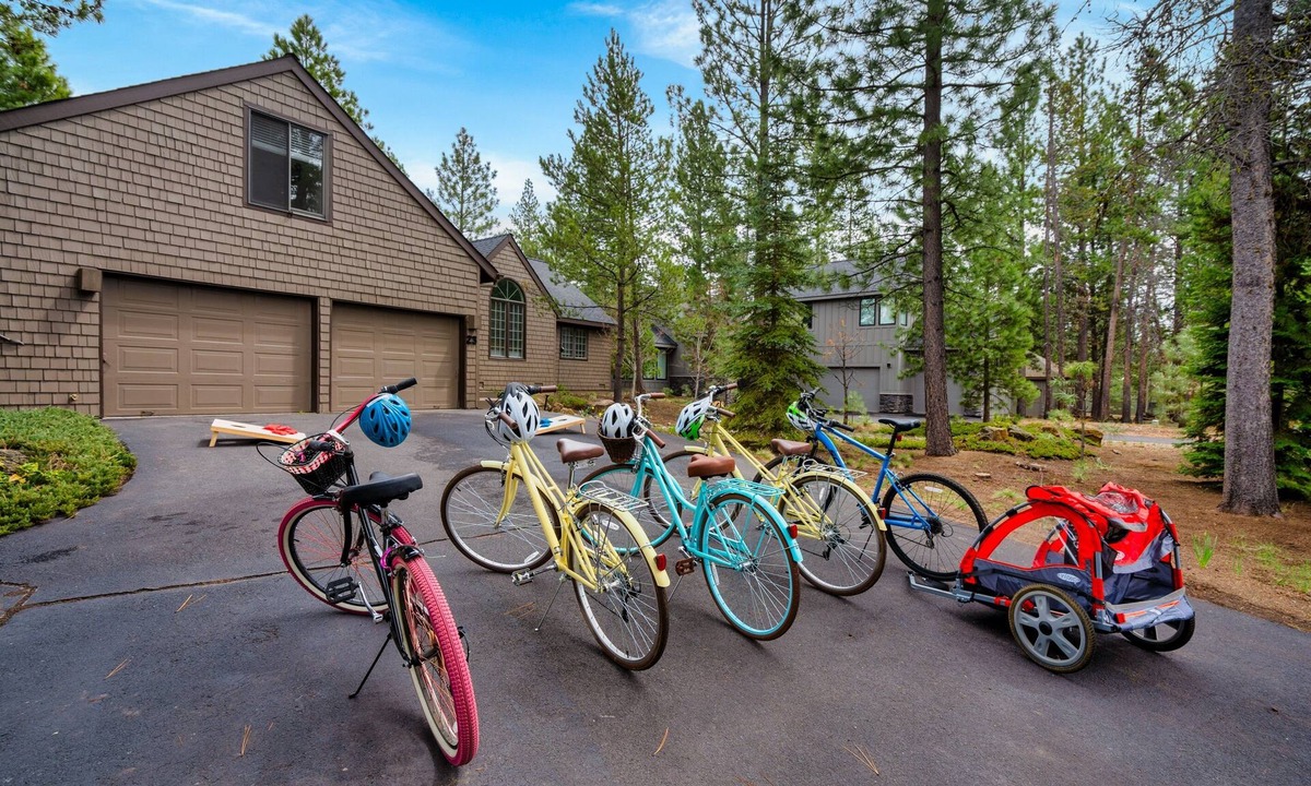 Sunriver House | Spacious retreat 4BR | AC, SHARC, Hot Tub, Games, Grill, Pets, Fireplace