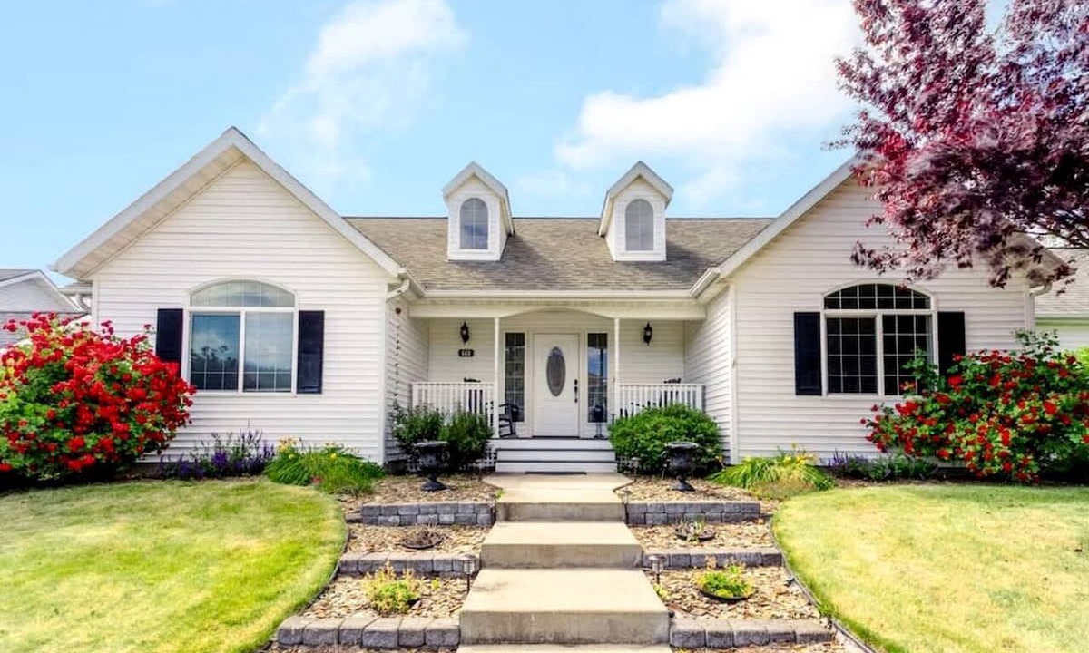 Post Falls House | Spacious Retreat with Fireplace, Game Room & Fire Pit in Post Falls, Idaho