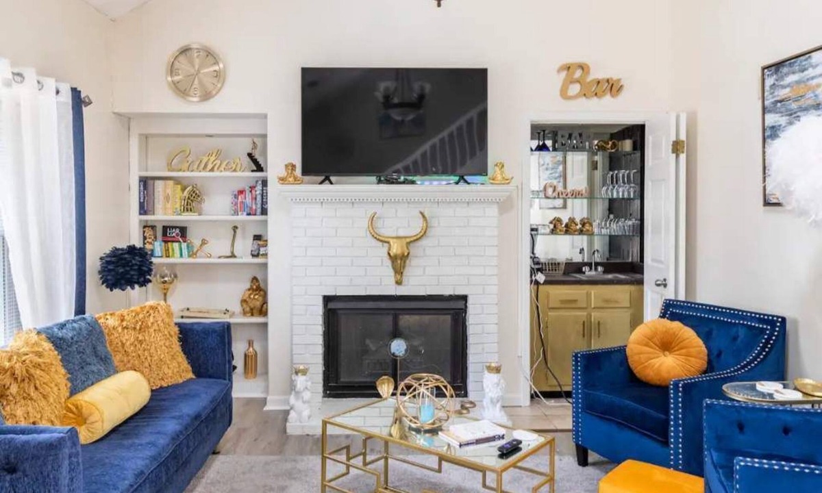 Ellendale House | Spacious Retreat with Private Backyard