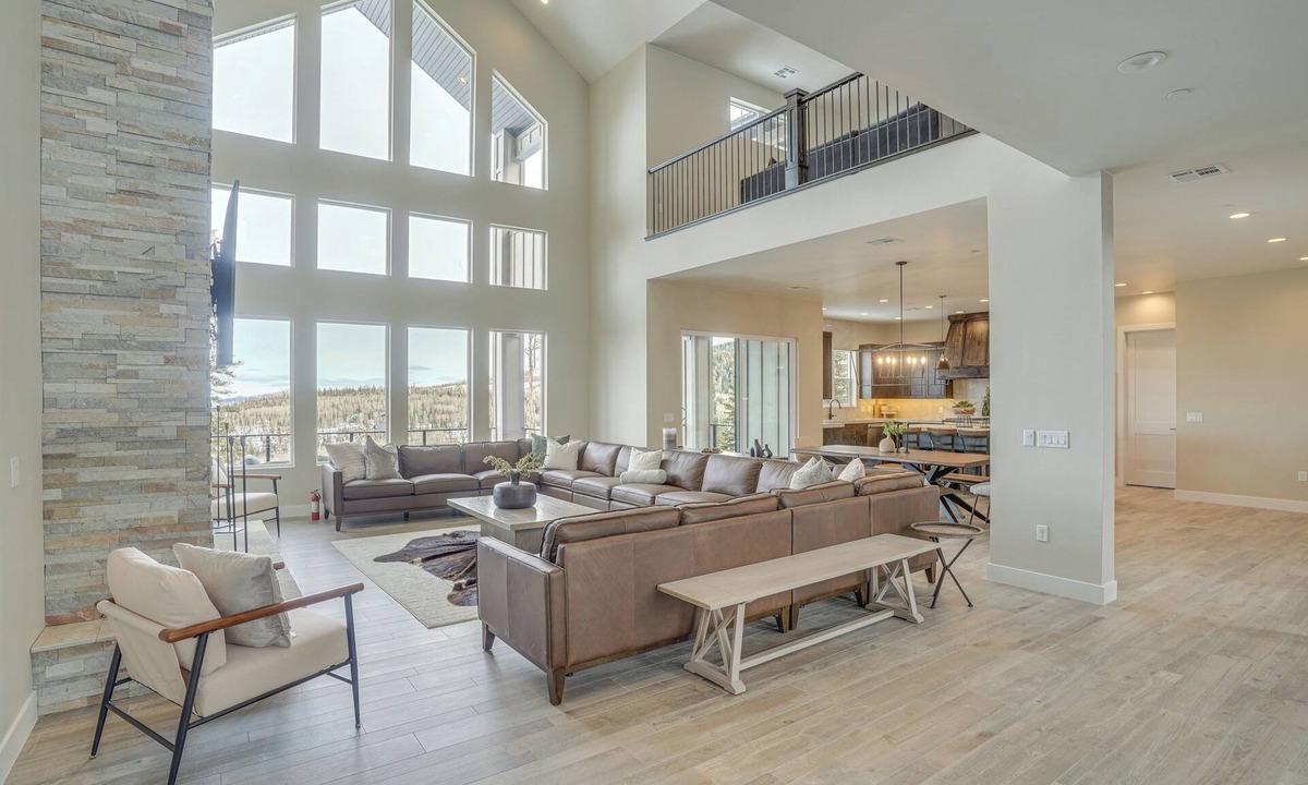 Brian Head Cottage | Spacious Utah Escape w/Balcony & Mountain Views!