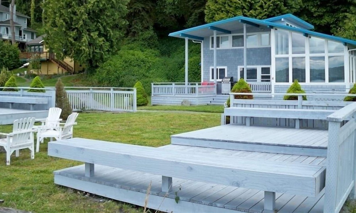 Clinton Cottage | Spectacular Beach Setting on the South Shore of Whidbey Island!