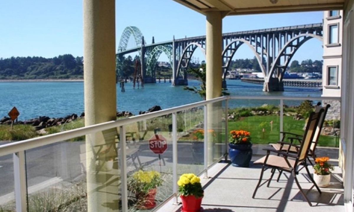 Newport House | Spring and Summer is Special @ Spacious Water-view House in Iconic Fun Location