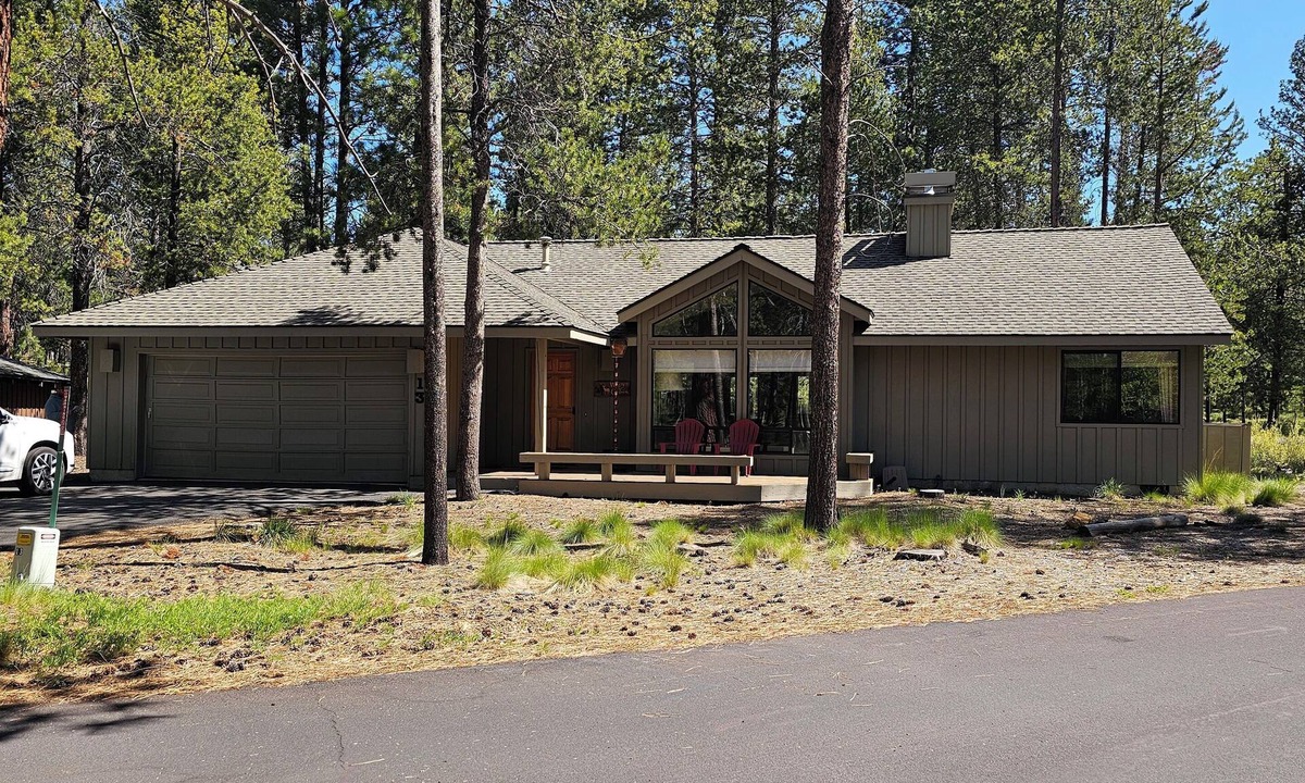 Overlook Park House | Stag Lane, Sunriver. Great Location! Single-level home, SHARC Passes, hot tub!