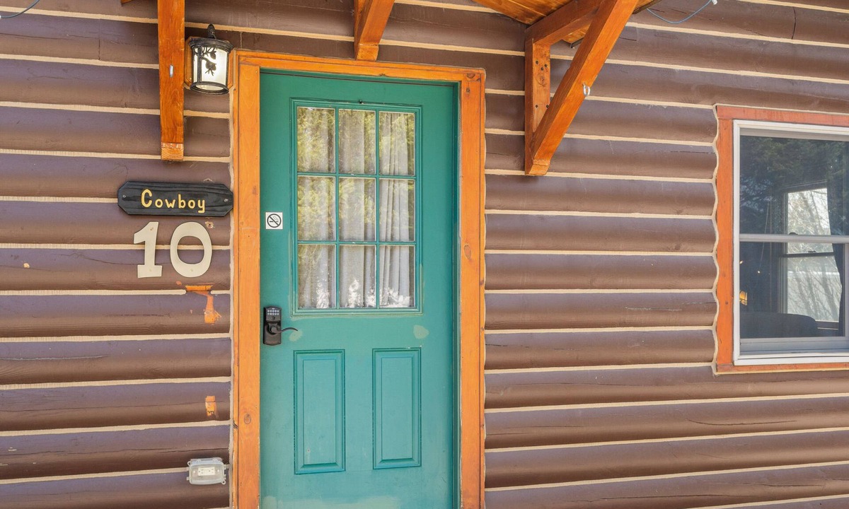 West Yellowstone Cabin | Stay at The Bucking Moose (#10) Cowboy Cabin, 2 bedroom cabin just 1 minute from Yellowstone