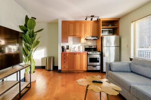 Belmont House | Stay Portland - Color Splash Apartment in the Heart of Portland