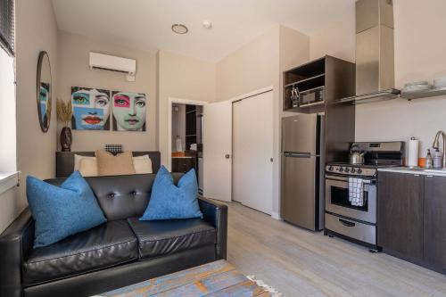 Belmont Apartment | Stay Portland - Sleek Studio - Food Cart Row & Vintage Shops
