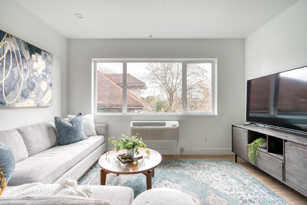 Humboldt Apartment | Stay Portland - The Cascadia Retreat - Luxury Home - 90 WalkScore