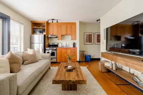 Belmont House | Stay Portland - The Little Tower - Local Vintage Shops & Eateries