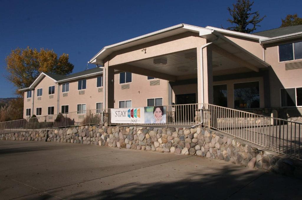 Cedaredge Hotel | Stay Wise Inn Cedaredge