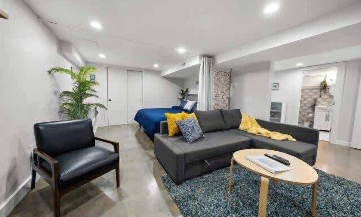Arbor Lodge Apartment | #StayInMyDistrict Arbor Lodge & Popular Overlook