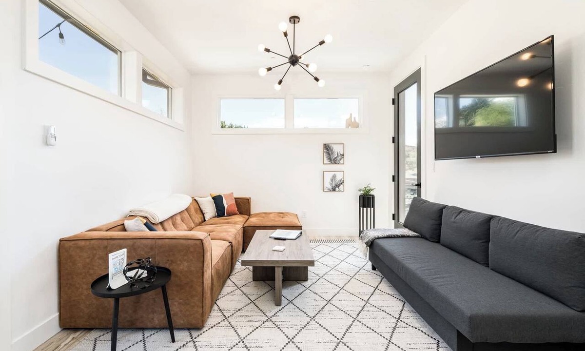 Boise Apartment | #StayinMyDistrict NEBoise HOTTUB