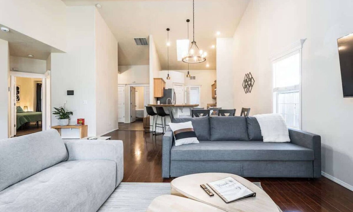 West Valley Condo | #StayinMyDistrict Sunflower Lane Townhouse