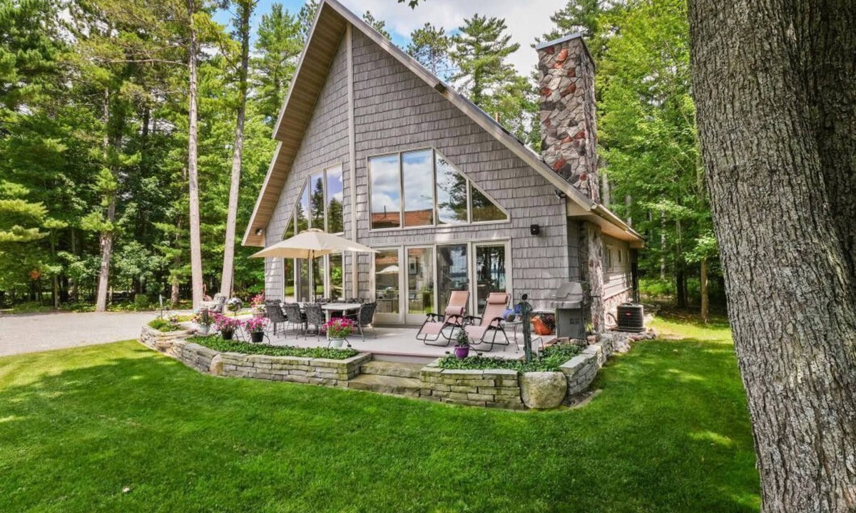 Higgins Lake House | STEPS 2 HIGGINS LAKE on LAKEFRONT PROPERTY w BEACH!
