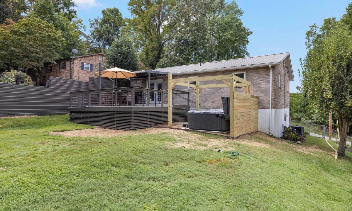 Oak Grove House | Steps from Boone Lake! 3BR home with hot tub