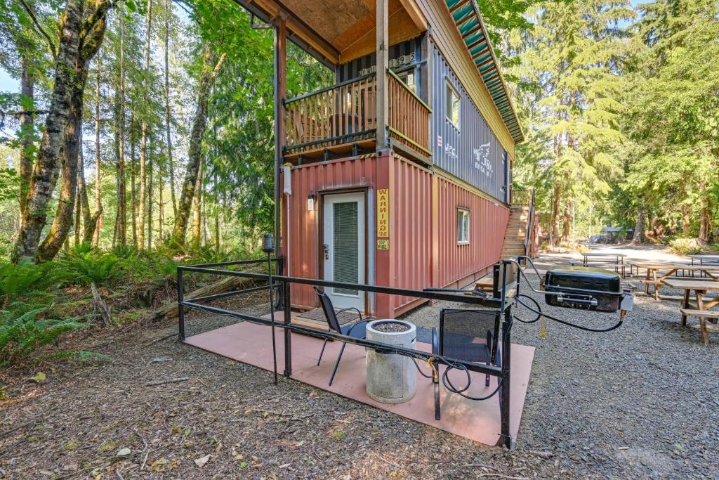 Pierce County Apartment | Steps to Foothills Trail Unique Carbonado Studio