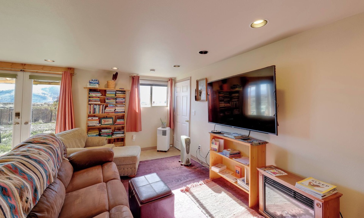 Hot Springs Apartment | Studio Near Hot Minerals Soak: 360-View of Valley!