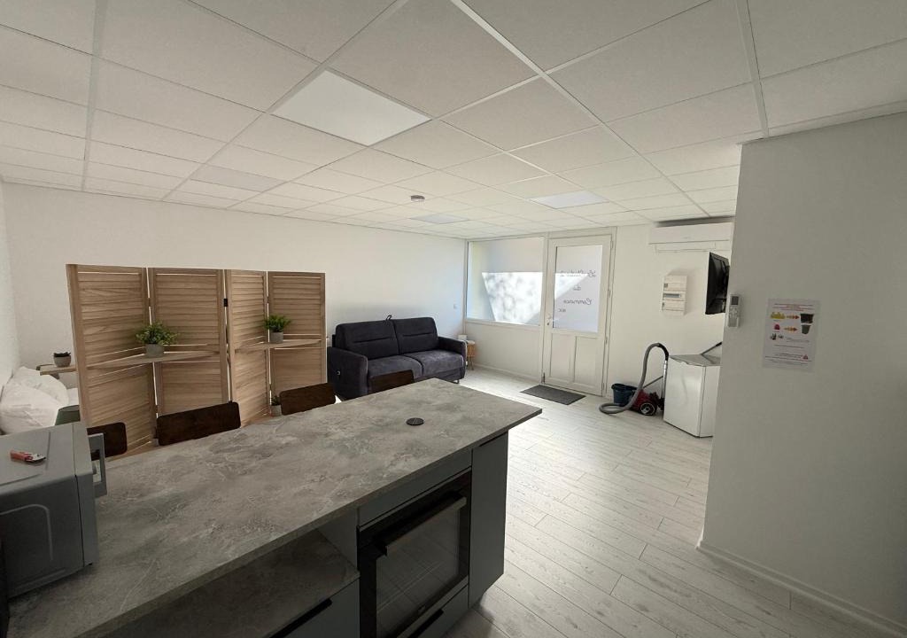 Saint-Parize-le-Chatel Apartment | Studio rdc 2