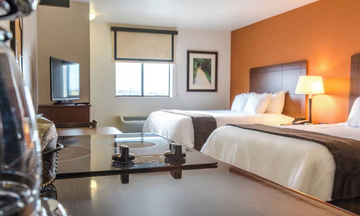 Fargo Hotel | Studio Retreat w/Breakfast & Free Parking, Near Top Fargo Attractions