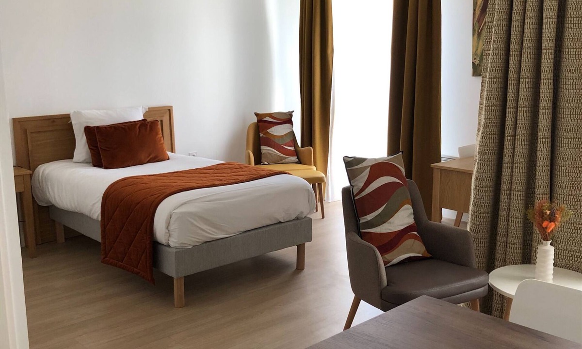 Gleize Apartment | Studio with bathroom and terrace