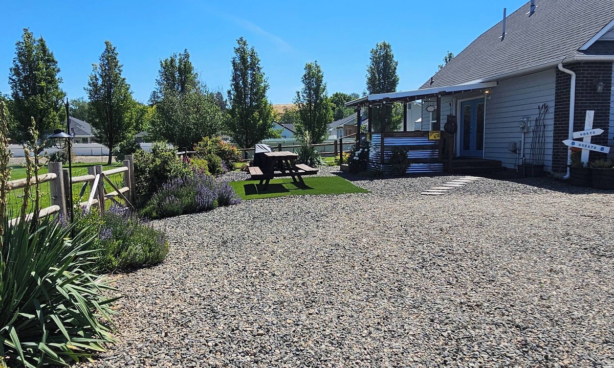 Payette Apartment | Studio with so much to offer! Small family and pet friendly.