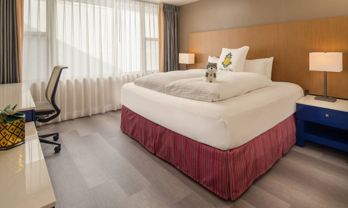 Downtown Portland Hotel | Stumptown King w/Tub at Staypineapple, Hotel Rose, Downtown | Pets Allowed