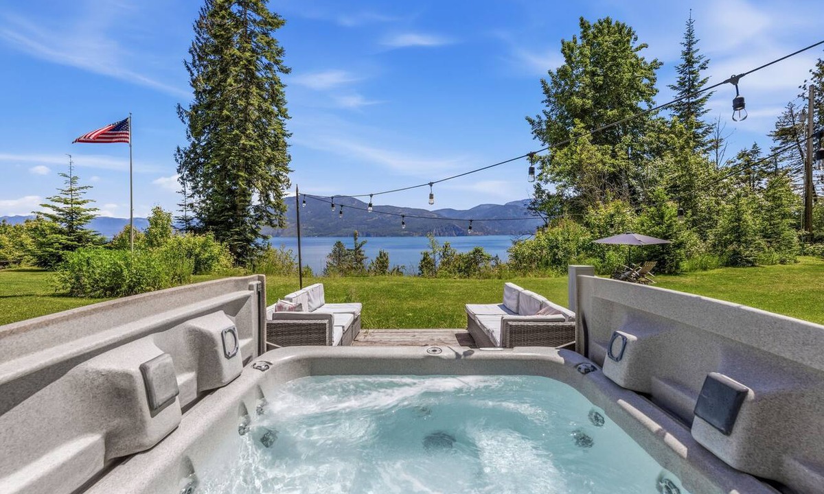 Sagle House | Stunning Lakeview Tiny Home w/Private Hot Tub