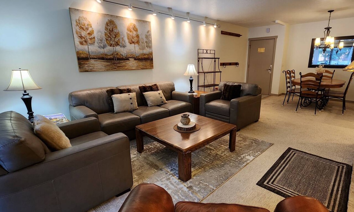 Downtown Park City Condo | Stunning! Main St/Steps to Town Lift/Hot Tubs Pool/Free Parking/Courtyard View