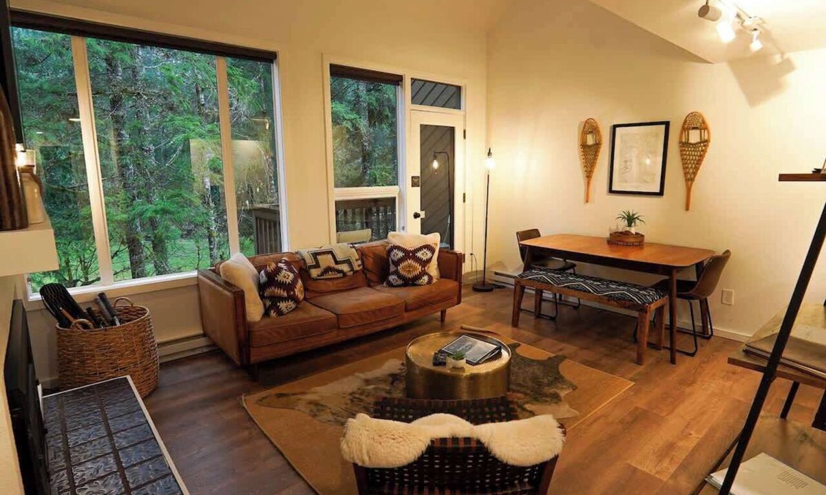 Glacier Condo | Stunning Mt Baker Condo Resort Amenities, Dog OK