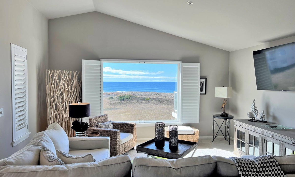 Westport Condo | Stunning Ocean View ~ Hot tub ~ 2BR/2 Bath ~EV Chargers!