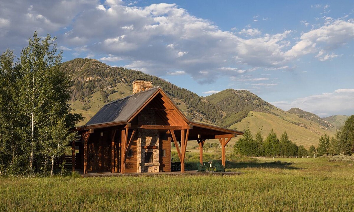 South Park Villa | Stunning One Bedroom Cabin on Private, Seven Plus Acre Parcel South of Jackson.