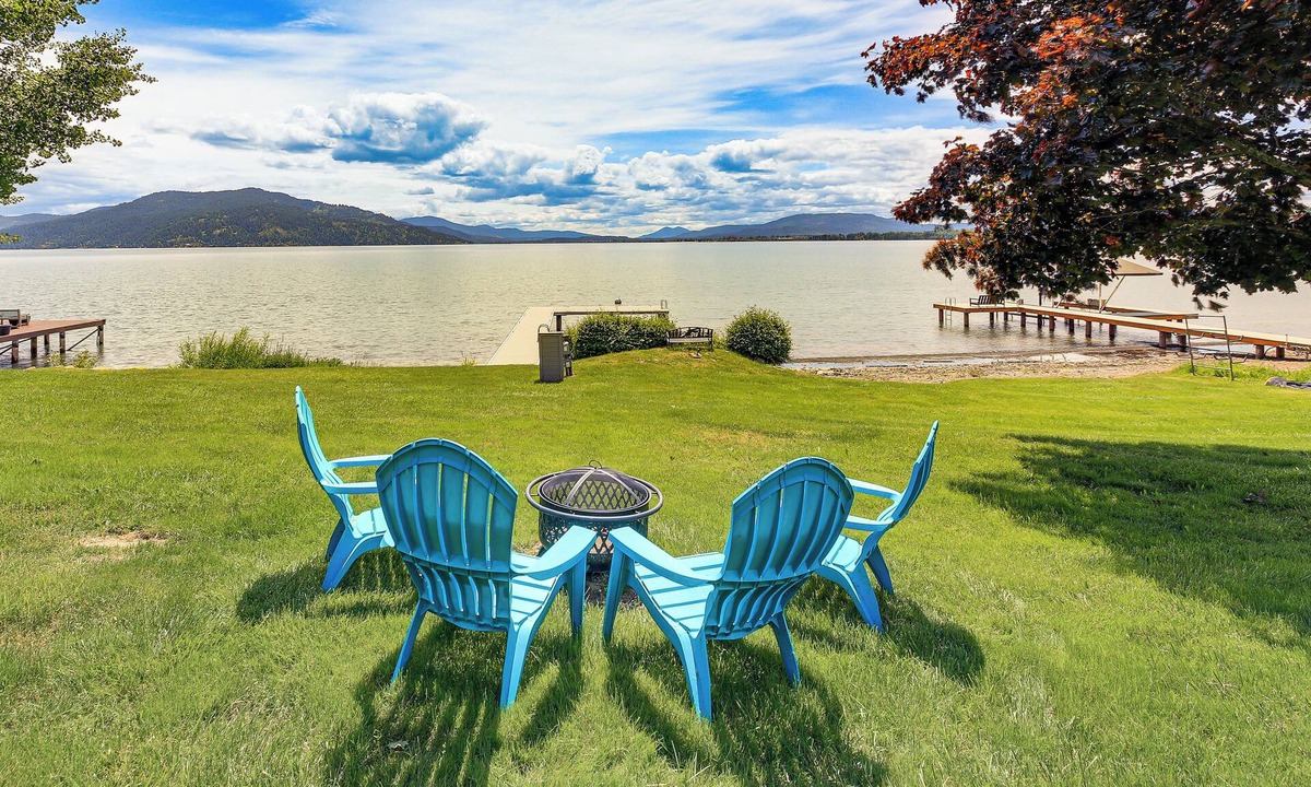 Ponder Point House | Stunning Sandpoint Lakefront Home: Hot Tub + Dock