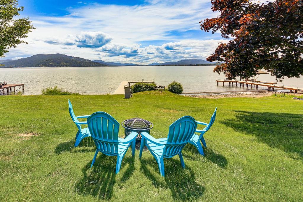 Ponder Point House | Stunning Sandpoint Lakefront Home: Hot Tub + Dock