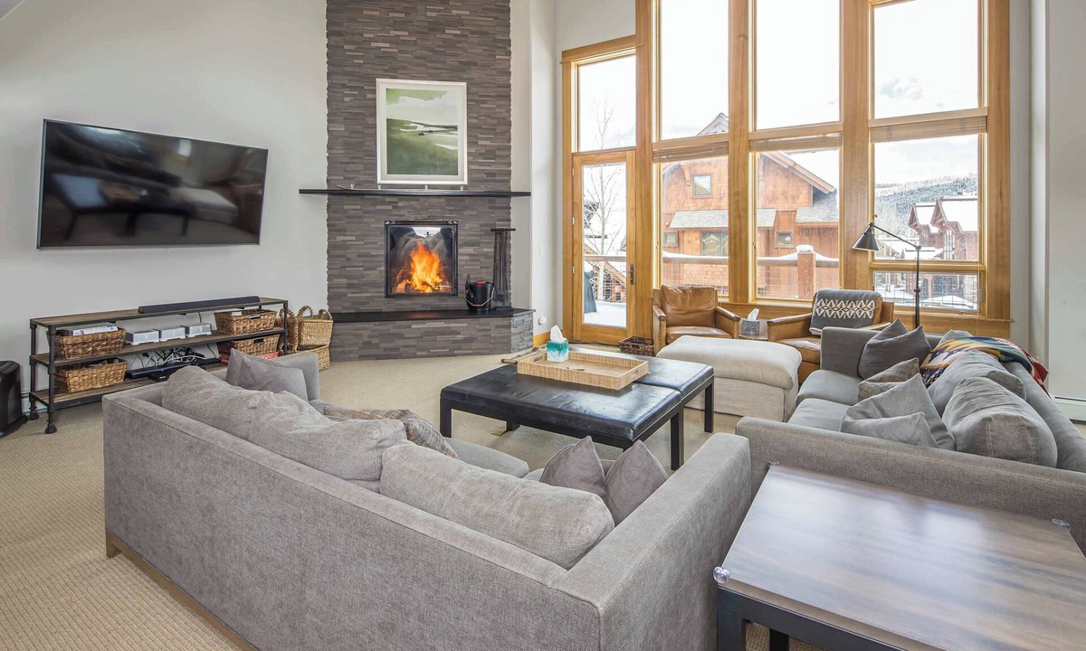 Big Sky Ski Chalet | Stunning Ski-In/Ski-Out Mountain Chalet