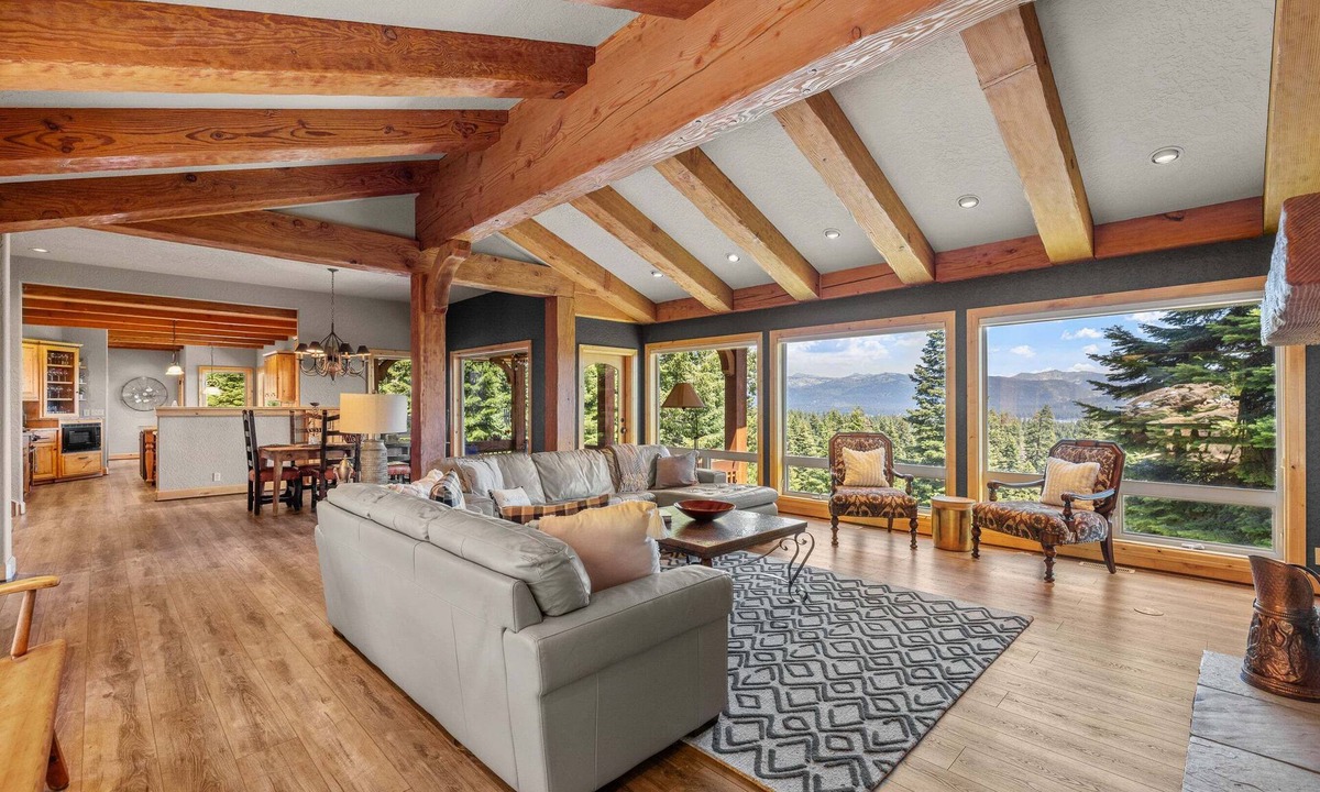 McCall Cabin | Stunning views of Payette Lake and Surrounding Mountains