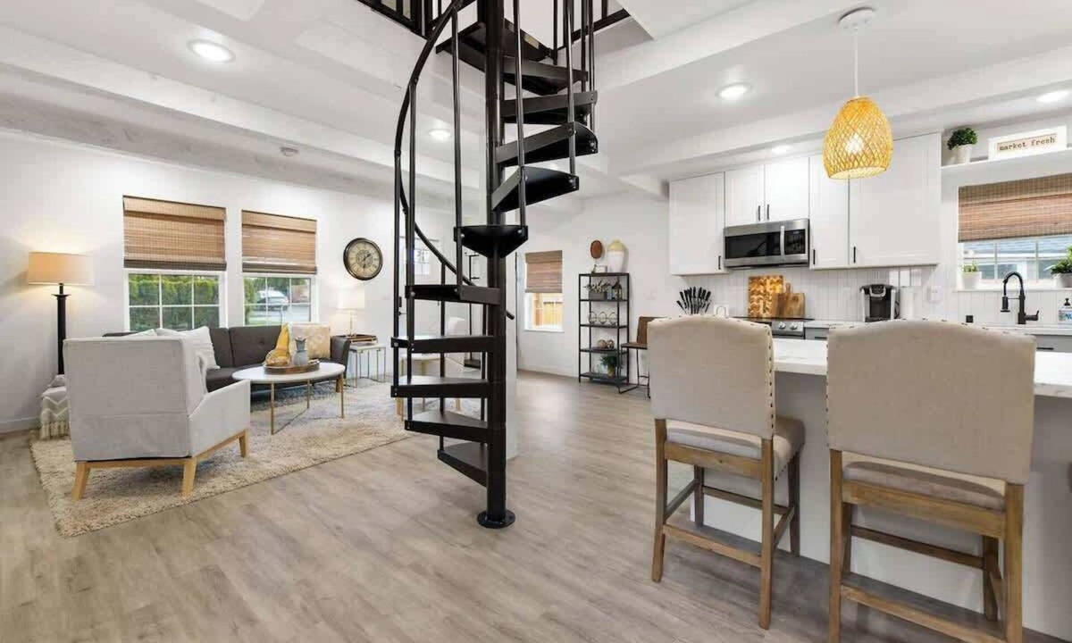 Vancouver House | Stylish 3BR | 2mi to Waterfront + Fenced Yard