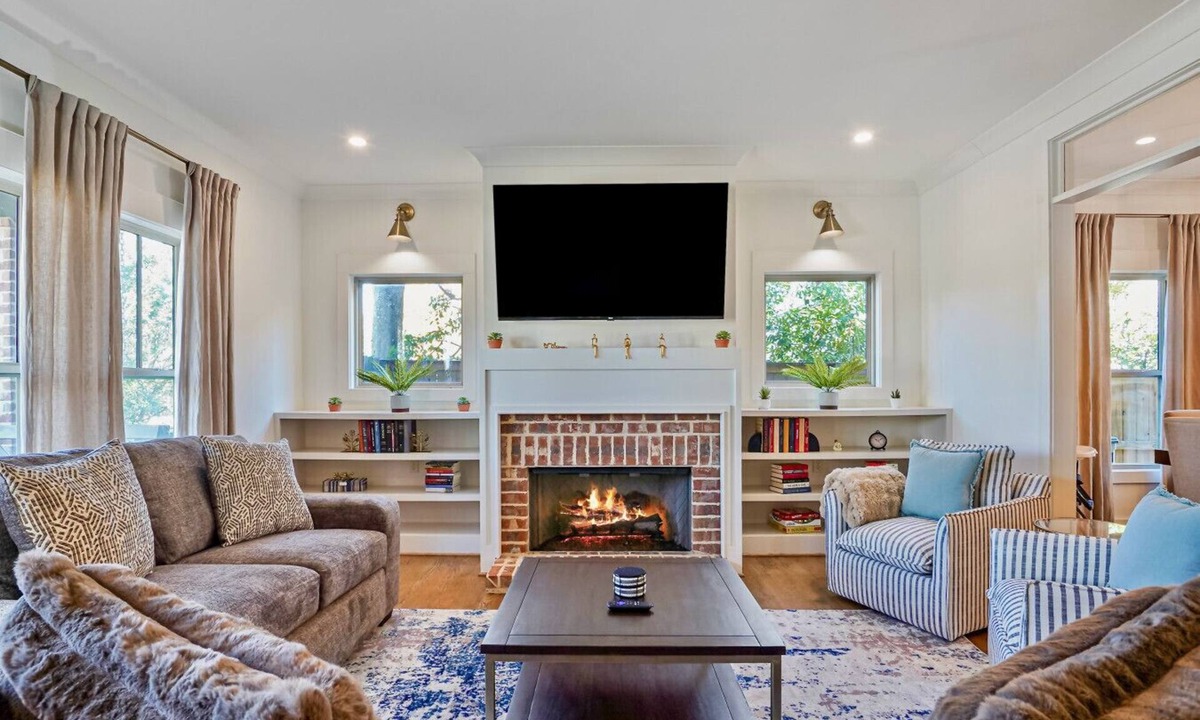 Forest Park House | Stylish 4BR near Avondale Restaurants | Sleeps 10