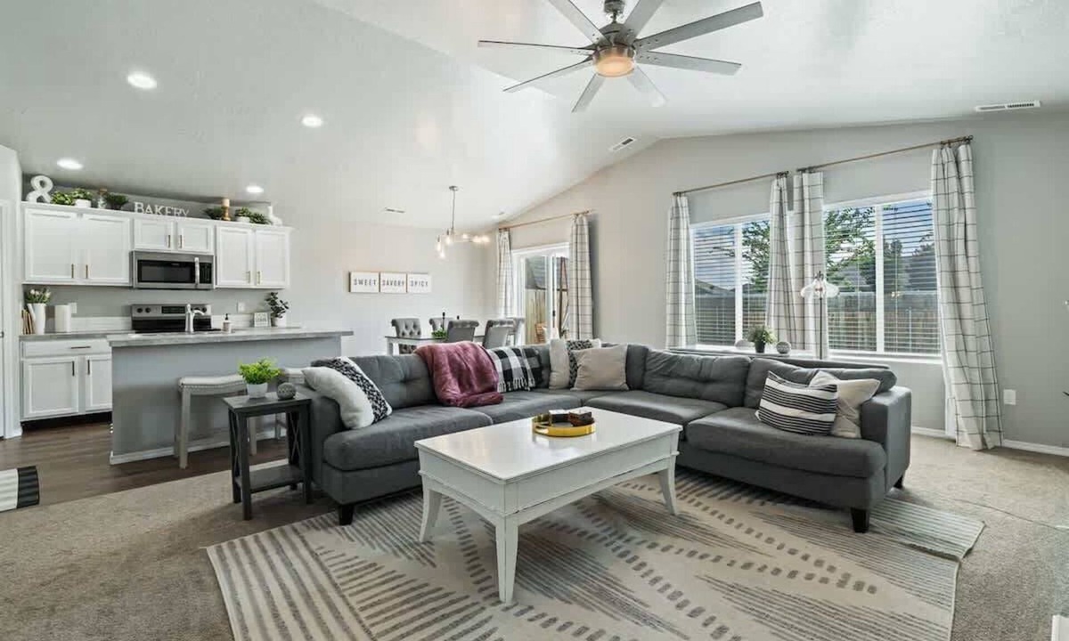 Nampa House | Stylish Nampa Home Near Freeway | 3BR w/Garage, Basketball Court, Sleeps 10