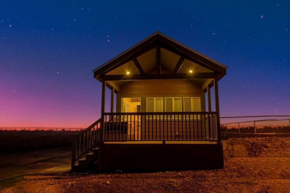 Valle Cottage | Stylish Tiny Home Getaway with Spacious Loft & Outdoor Area in Williams, Arizona