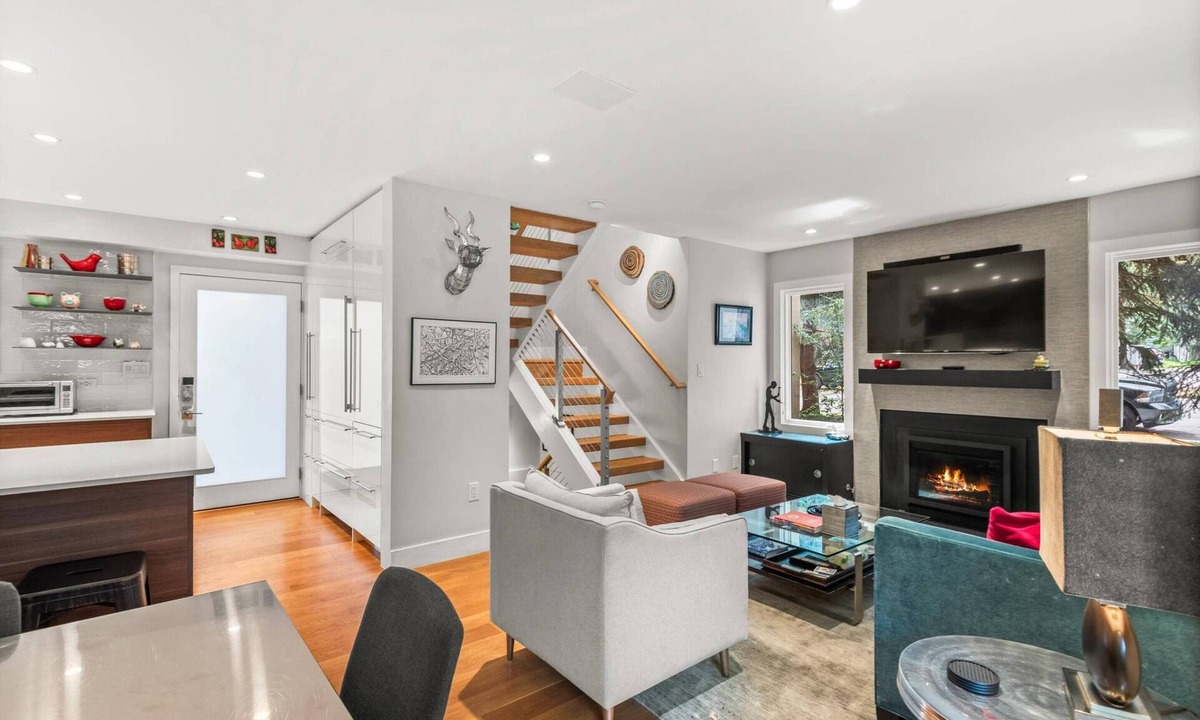 West End Condo | Summer 2026 construction discount - special rates included. Multi level privacy.