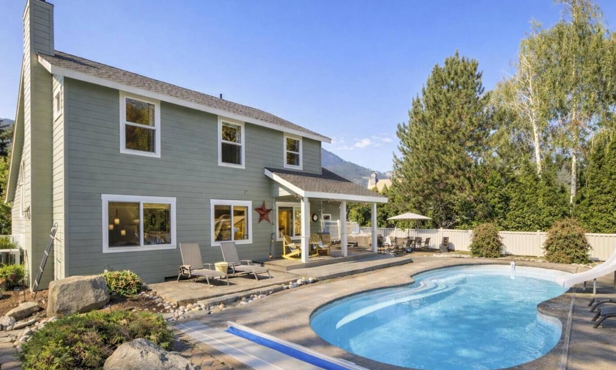 Leavenworth House | Summer Pool | Hot Tub | Near Town | BBQ | Firepit