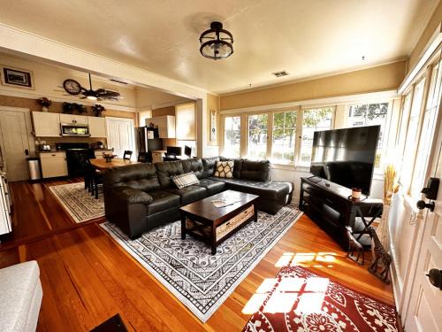 Jacksonville House | Sun Cottage in the Heart of Jacksonville